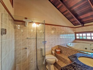 Luxury Suite | Bilik Mandi | Kelengkapan dandanan diri percuma 