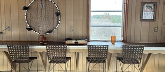 Beautiful Waterfront Retreat in Cambridge!