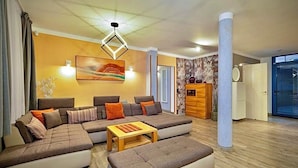 Suite Superior | Area keluarga | TV