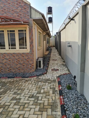 Exterior detail - immaculate, superb & chic 4 bed bungalow in akala express / Oluyole axis Ibadan (Ibadan)