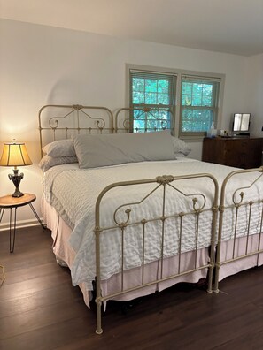 3 quartos, ferros/tábuas de passar roupa, Wi-Fi, roupa de cama