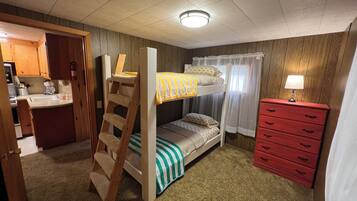 2 Schlafzimmer, Reisekinderbett, kostenloses WLAN, Bettwäsche