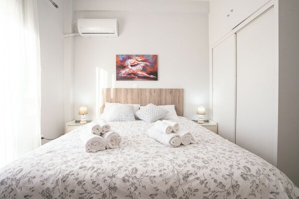 1 chambre, fer et planche à repasser, draps fournis