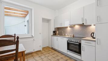 Kühlschrank, Ofen, Herdplatte, Geschirrspüler