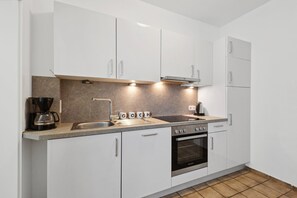 Kühlschrank, Ofen, Herdplatte, Geschirrspüler