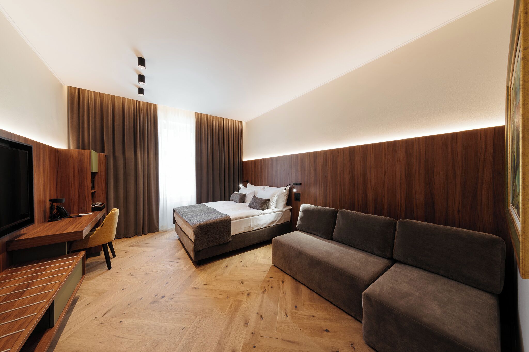 Minibar, desk, free WiFi, bed sheets