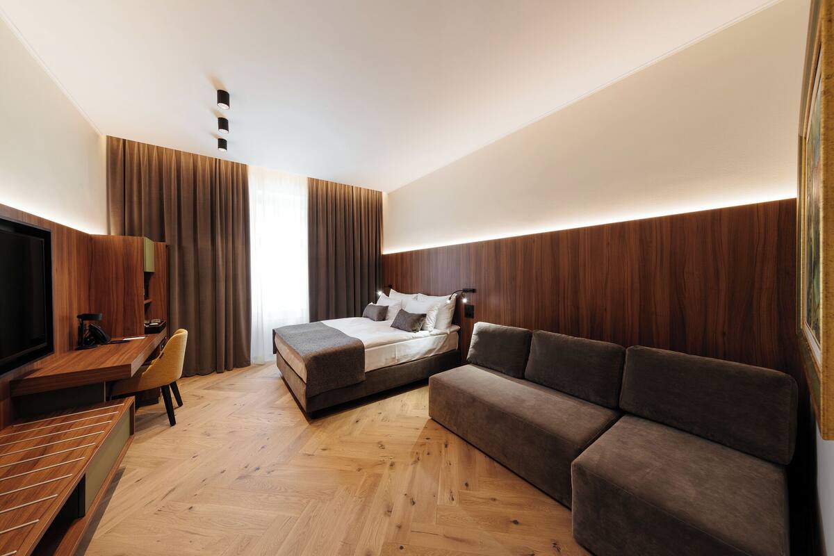 Minibar, Schreibtisch, kostenloses WLAN, Bettwäsche