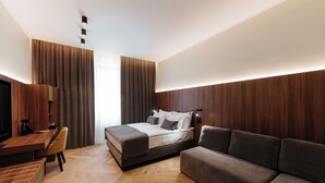 Dobbeltrom – comfort | Minibar, skrivebord, wi-fi (inkludert) og sengetøy