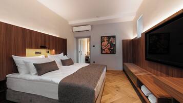 Standard Double Room, 1 Bedroom | Minibar, desk, free WiFi, bed sheets
