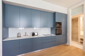 Refrigerador, microondas, horno y lavavajillas 