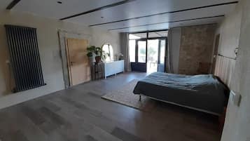 3 habitaciones, escritorio, cuna de viaje y wifi