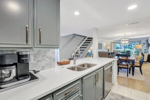 Fridge, microwave, oven, stovetop - 0.4 miles to the beach with a golf course view! (Hilton Head Island)