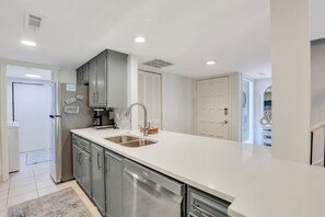Fridge, microwave, oven, stovetop - 0.4 miles to the beach with a golf course view! (Hilton Head Island)