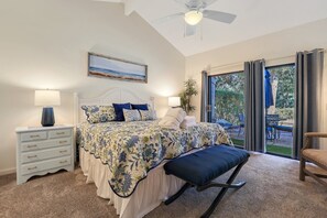 3 bedrooms, iron/ironing board, free WiFi, bed sheets - 0.4 miles to the beach with a golf course view! (Hilton Head Island)