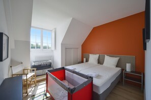 6 habitaciones, tabla de planchar con plancha y wifi gratis 