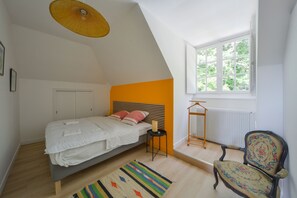 6 Schlafzimmer, Bügeleisen/Bügelbrett, kostenloses WLAN