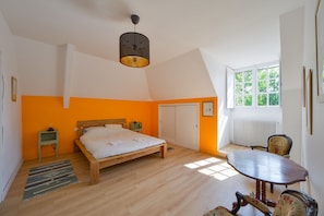 6 chambres, fer et planche à repasser, Wi-Fi gratuit
