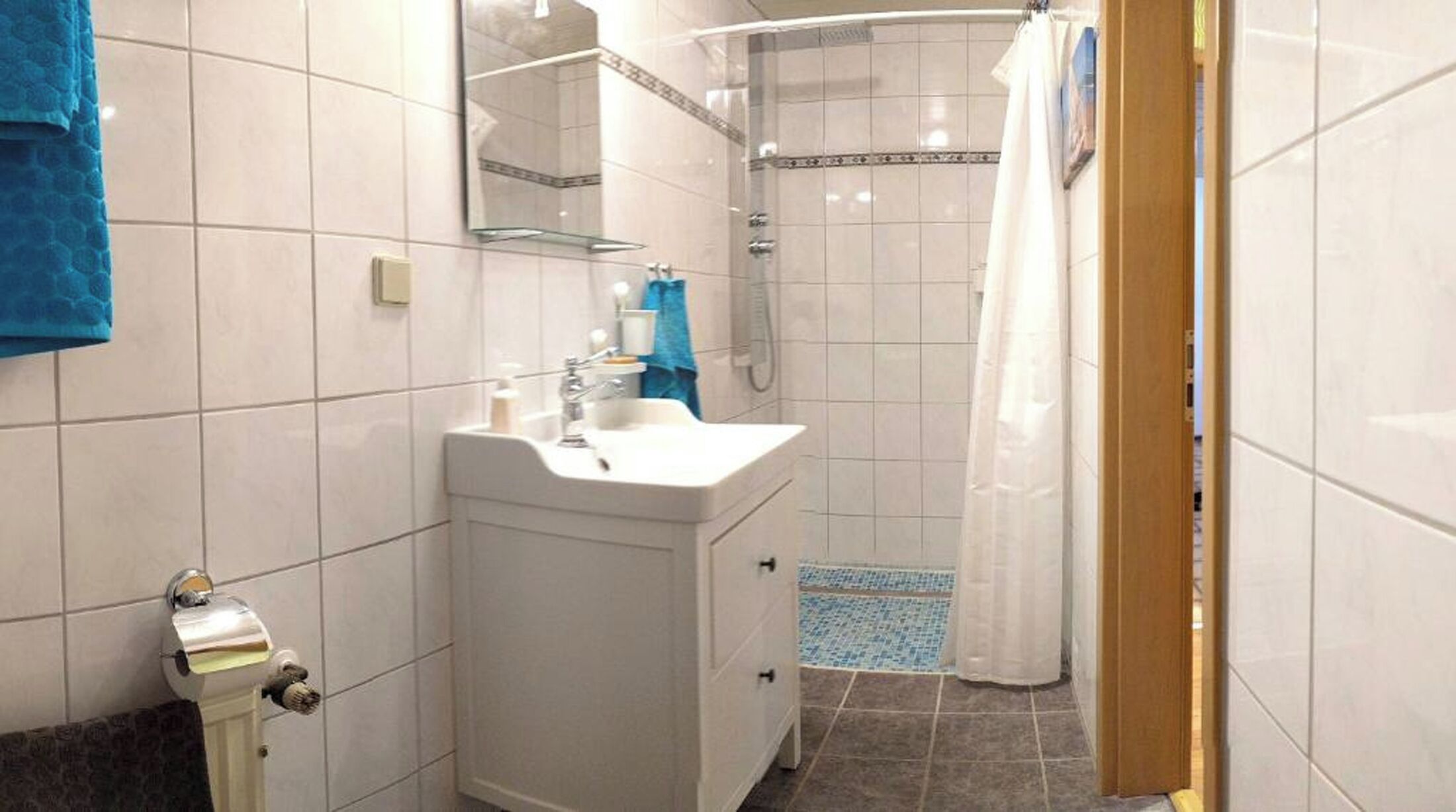 Serviettes fournies, savon, papier toilette