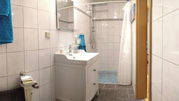 Serviettes fournies, savon, papier toilette