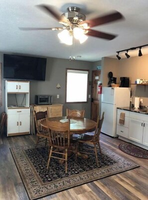 Dining - Near Sleeping Bear Dunes National Lakeshore Park! (Honor)