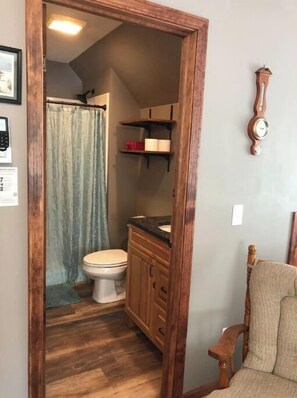 Hair dryer, soap, toilet paper - Near Sleeping Bear Dunes National Lakeshore Park! (Honor)