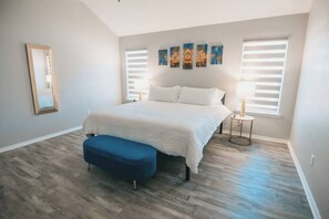 3 bedrooms, iron/ironing board, WiFi, bed sheets - Spark Getaways: The Golden Lotus Spa, Sauna, EV Charging (Lubbock)