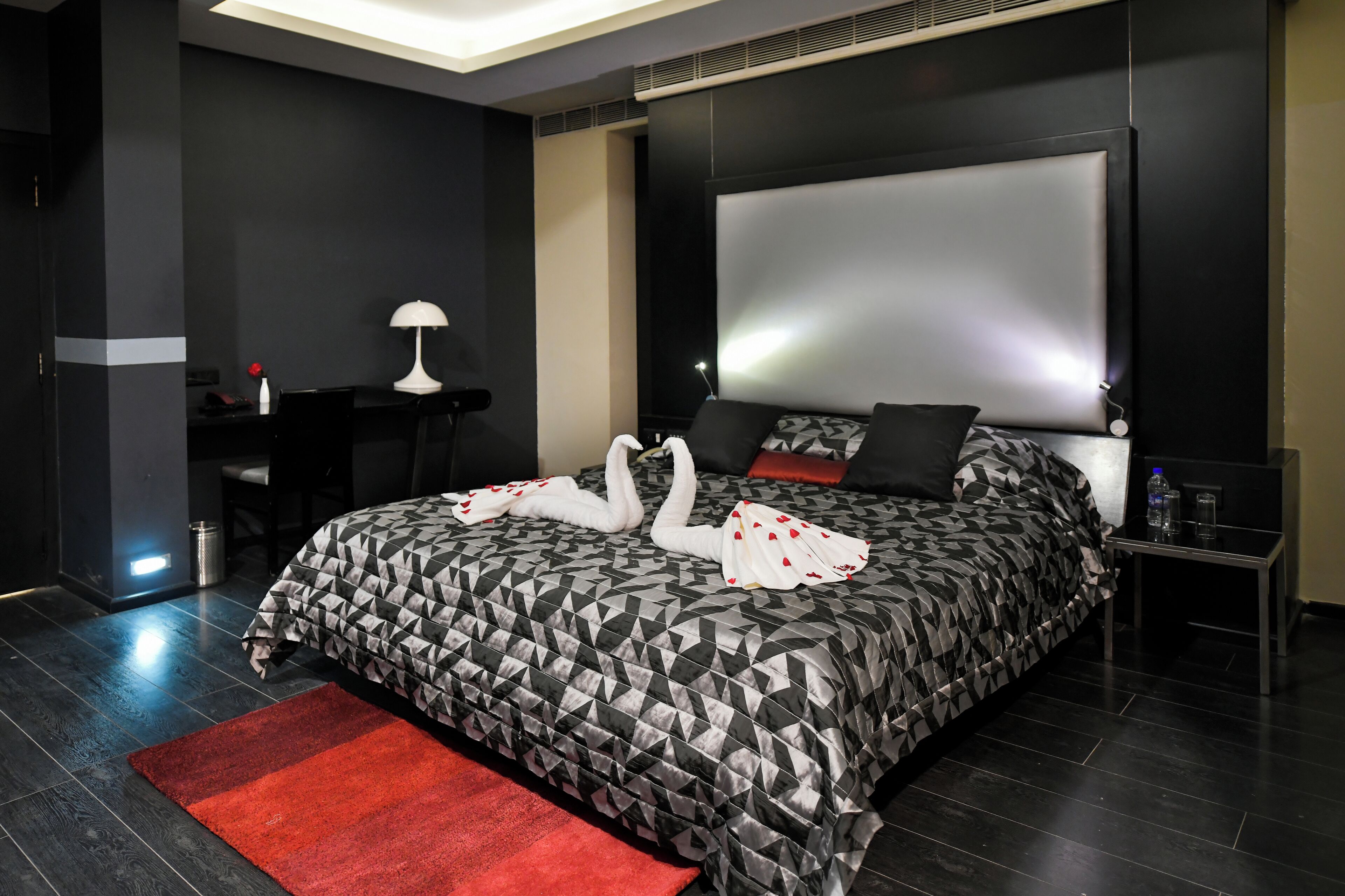 Deluxe Suite | Egyptian cotton sheets, premium bedding, Select Comfort beds, minibar