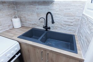 Apartamento | Cozinha privada | Geladeira grande, fogão, chaleira elétrica, torradeira