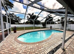 Pool - Shawnee Shack! POOL - 4 Bedroom  - Heated Pool! 1 MILE from BEACH! (Pinellas County)