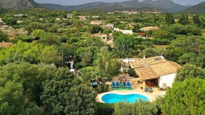 A villa with a swimming pool surrounded by lush greenery and mountains in the background. - FONT CAMPO (MAR). Lovely villa in Pollensa with heated pool (Pollensa)