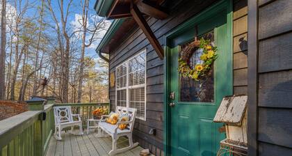 Cabin in Ellijay with hot tub, fireplaces, pools, tennis, gym, rec center, AC