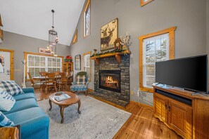 Televisión y chimenea 