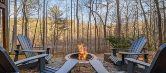 Cabin in Ellijay with hot tub,  fireplaces, pools, tennis, gym, rec center, AC