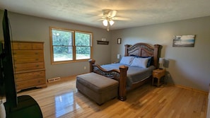 3 bedrooms, in-room safe, desk, iron/ironing board