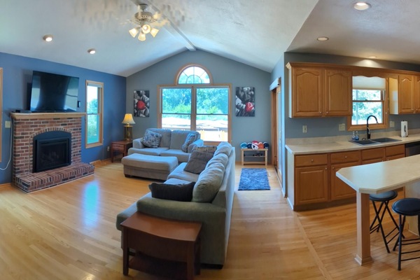 TV connectée, cheminée, jeux vidéo, lecteur de DVD