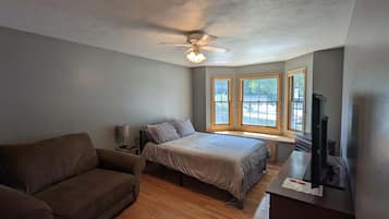 3 soverom, safe på rommet, skrivebord og strykejern/-brett