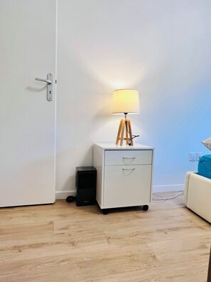 Kahden hengen standard-huone | Ylelliset vuodevaatteet, untuvapeitot