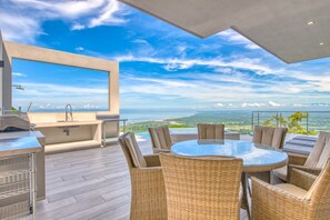 تناول الطعام بالخارج