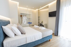 1 habitación, caja de seguridad en la habitación y escritorio 