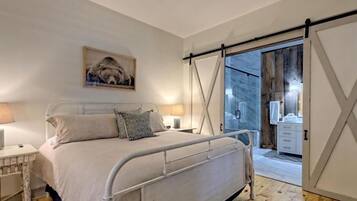 6 bedrooms, desk, iron/ironing board, WiFi