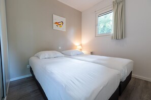 2 quartos, berço de viagem, Wi-Fi, roupa de cama