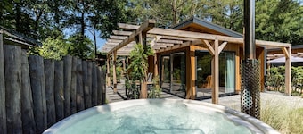 Enjoy the tranquility and nature from the hottub