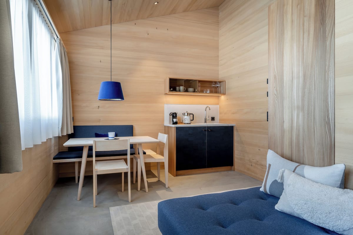舒適套房 | 防敏寢具、書桌、手提電腦工作空間、隔音