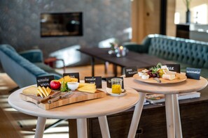 Tägliches inbegriffenes Frühstücksbuffet