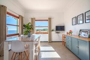 Dining - Can Pubila beach ETV/1752 for 5 to 200m from Caló des Moro (Santanyi)