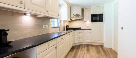 Microwave, stovetop, dishwasher, coffee/tea maker