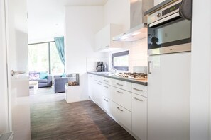 Fridge, microwave, stovetop, dishwasher - Unparalleled luxury and comfort (Wekerom)