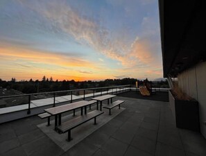 Outdoor dining - Central Condo with AC and Private Balcony (Surrey)