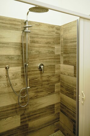 Basic Room | Bathroom | Shower, rainfall showerhead, hair dryer, towels - from home to vesuvius (Torre del Greco)