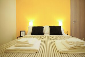 Basic Room | 1 bedroom, desk, free WiFi, bed sheets - from home to vesuvius (Torre del Greco)